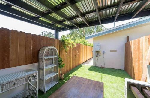 Santa Clarita House | Cozy 2 bdrm Home in the Heart of SCV near Six Flags