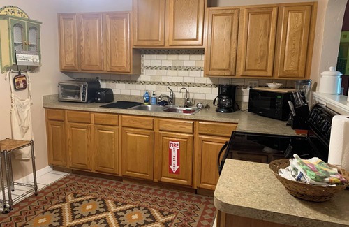 Arlington Park Cottage | Cozy 2 Bed, 1 Bath cottage close to Downtown Sarasota and the Beaches