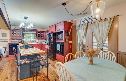 Ellijay Cabin | Cozy 2 bed+2.5 bath Mtn Cbn Near Hiking Trails-Minutes to Town-Fire Pit-Hot Tub