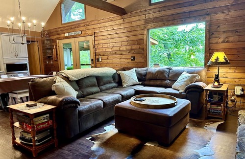 Burnsville House | Cozy 2 bed/2 bath cabin with loft -SLEEPS 8- only 10 minutes to Town Square!
