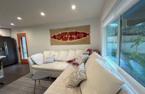 Los Angeles House | Cozy 2 bed/2 bath home near DTLA with a pool/spa and a big yard