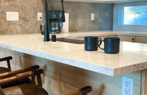 Los Angeles House | Cozy 2 bed/2 bath home near DTLA with a pool/spa and a big yard