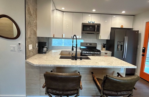 Los Angeles House | Cozy 2 bed/2 bath home near DTLA with a pool/spa and a big yard