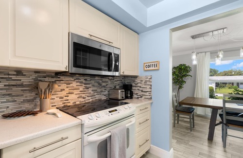 Clearwater House | Cozy 2 Bed 2 Bath Home Near Beaches and Downtown Dunedin.