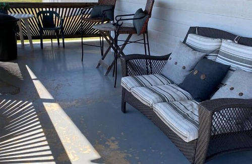 Cleora Cottage | Cozy 2 Bed 2 Bath Lake Front Cottage