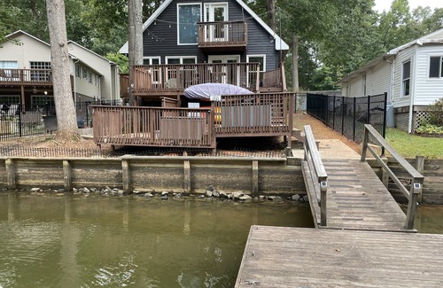Southmont House | Cozy 2 Bed 2 Bath waterfront cottage on beautiful High Rock Lake- fully updated
