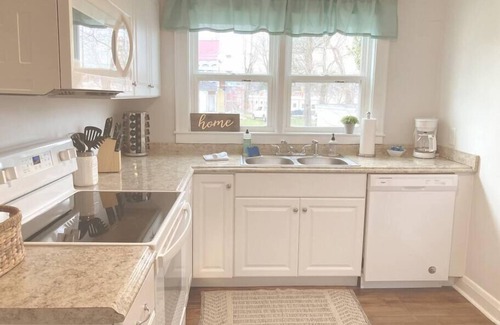 Bristol Apartment | Cozy 2 Bed Apartment Near Downtown Bristol