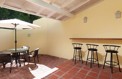 Folkestone House | Cozy 2-Bed Barbados Vacation Rental Near Limegrove – Walk to Beach & Restaurants