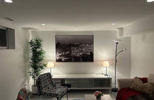 West Oakville Apartment | Cozy 2-Bed Basement Haven for Students, Travelers, and Immigrants