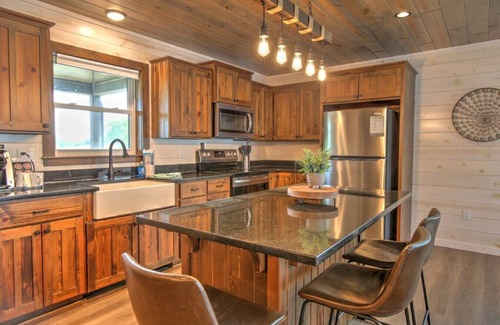 Millersburg Cottage | Cozy 2 Bed/Bath Cottage With Private Hot Tub
