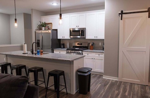 Sycamore House | Cozy 2 bed condo featuring king master suite with office in Sycamore