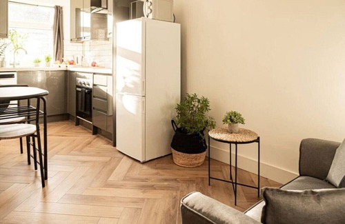 Wroxton Apartment | Cozy 2-Bed Flat in Wroxton near Abbey Gardens