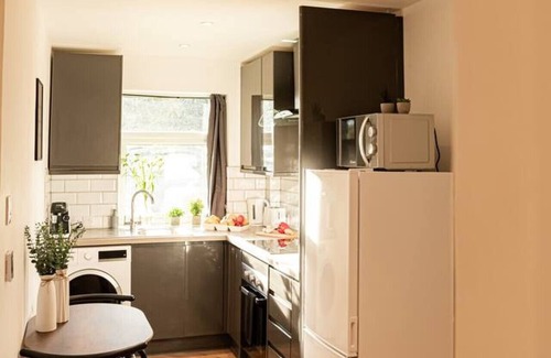 Wroxton Apartment | Cozy 2-Bed Flat in Wroxton near Abbey Gardens