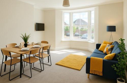 Taunton Apartment | Cozy 2-Bed Ground Floor Flat with Parking