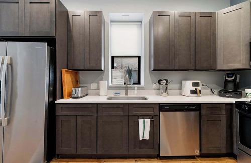 Near West Side Apartment | Cozy 2 Bed Home by West Loop with Parking & Laundry