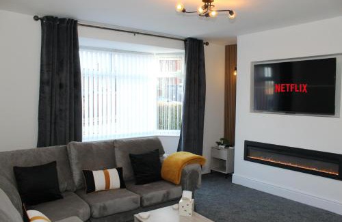 St Helens House | Cozy 2-Bed Home, St Helens - Sleeps 5 - Free WiFi