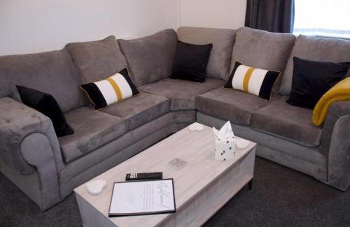 St Helens House | Cozy 2-Bed Home, St Helens - Sleeps 5 - Free WiFi
