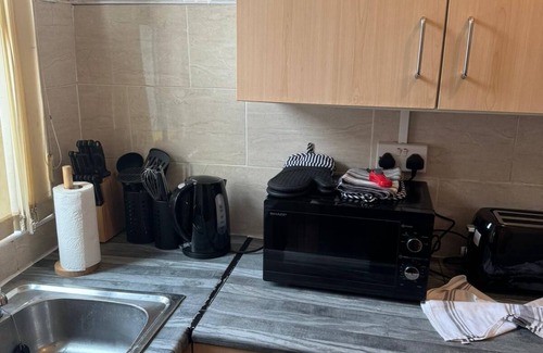 Harehills House | Cozy 2-Bed House in Leeds with Modern Amenities