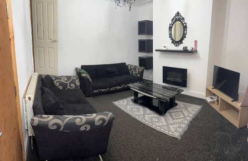 Harehills House | Cozy 2-Bed House in Leeds with Modern Amenities