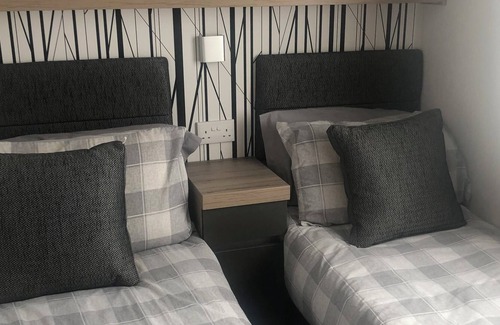 Truro Cabin | Cozy 2 bed Lodge With own Private hot Tub.large Flat Screens.wifi sea View