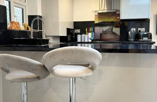 Lacey Green House | Cozy 2 Bed Property in High Wycombe Tn