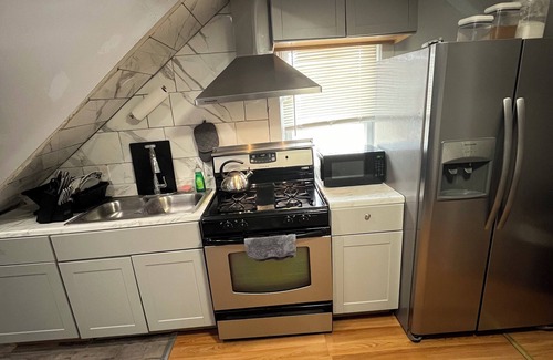 Hillside Apartment | Cozy 2 Bed Room Apartment near Airport