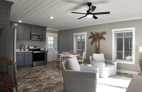 Kiska Beach Cottage | Cozy 2-bedroom cottage in Sunnyside area of Panama City Beach w/an ocean view.