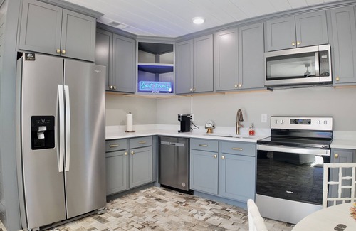 Kiska Beach Cottage | Cozy 2-bedroom cottage in Sunnyside area of Panama City Beach w/an ocean view.