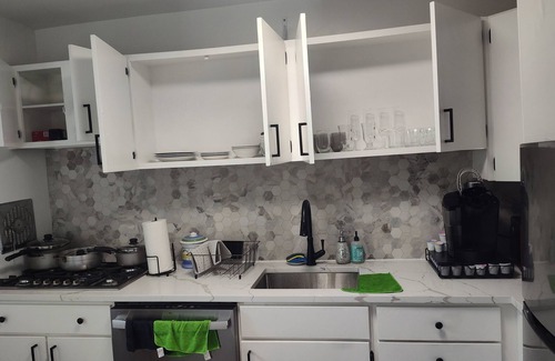 Baltimore Apartment | Cozy 2-bedroom & 1.5 Baths apartment in enchanting Baltimore with WiFi, AC