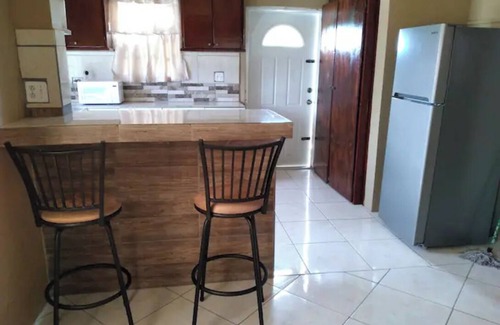 Seatons Apartment | cozy 2 bedroom 1 bathroom apartment.