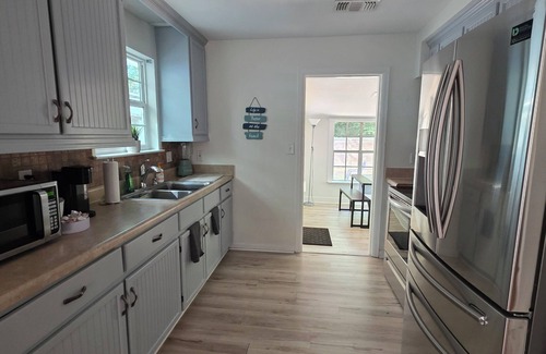 Pensacola House | Cozy 2 bedroom 1 bath Cottage