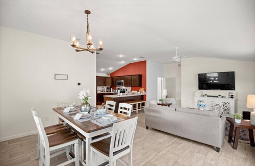 Lady Lake House | Cozy 2 bedroom 1 bath villa with a sun patio.