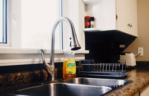 Winnipeg House | Cozy 2 Bedroom 1 Bathroom 10 minutes from downtown/free parking