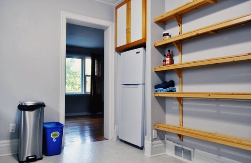 Winnipeg House | Cozy 2 Bedroom 1 Bathroom 10 minutes from downtown/free parking