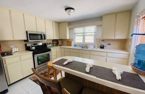 Warwick Apartment | Cozy 2 bedroom,1 bath Apatment