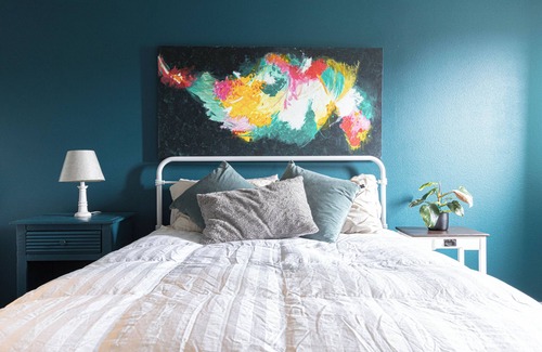 Mercado House | Cozy 2-bedroom, 1 office, 2.5 bathroom townhome in Vancouver with AC, WiFi,