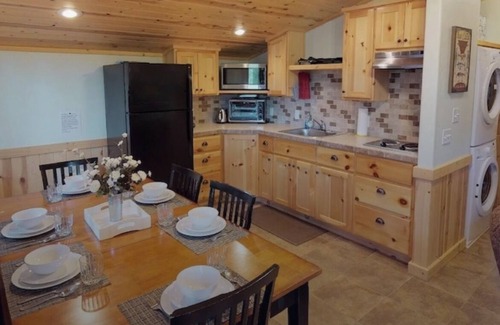 Island Park Apartment | COZY 2 bedroom,2 bathroom loft. DOG FRIENDLY. Close to YELLOWSTONE NATIONAL PARK