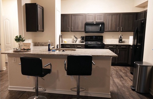 East Congress Apartment | Cozy 2-bedroom/2-bath apartment in enjoyable Austin with pool, AC, fitness room