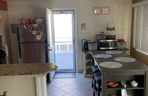 North Wildwood Condo | Cozy 2 Bedroom 2nd floor Condo