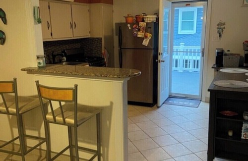 North Wildwood Condo | Cozy 2 Bedroom 2nd floor Condo