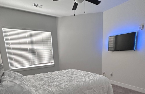 Sandy Springs Apartment | Cozy 2 Bedroom 2 Bath - 10 Minutes From Lenox Square Mall