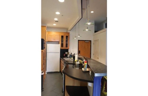 Downtown Richmond Apartment | Cozy 2 bedroom (2B) rental unit with free parking