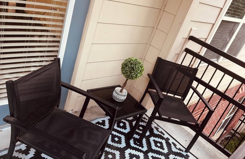 South Main Apartment | Cozy 2-bedroom/2Bath apartment in med Center/NRG