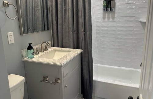 Union City Apartment | Cozy 2-bedroom apartment in welcoming West New York with WiFi, AC
