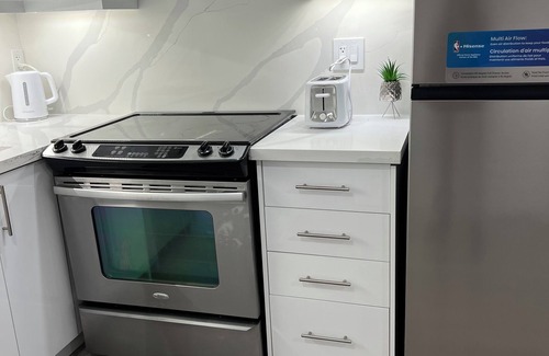 Erin Mills Apartment | Cozy 2-bedroom apartment with WiFi, separate entrance and parking