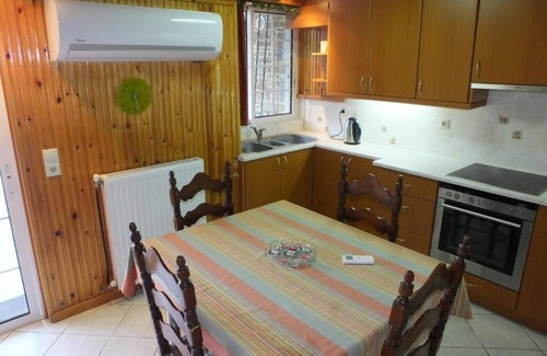 Sipiada Apartment | Cozy 2-bedroom apartment in charming Vrisi with WiFi, AC