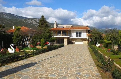 Sipiada Apartment | Cozy 2-bedroom apartment in charming Vrisi with WiFi, AC