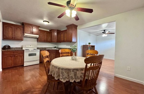 Brownsville Apartment | Cozy 2-bedroom apartment with all you need! Just 25 min from SPI, and Space X!
