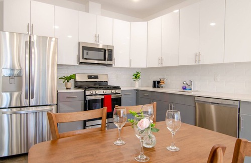 Greenville Apartment | Cozy 2-bedroom apartment in charming Jersey City with WiFi, AC