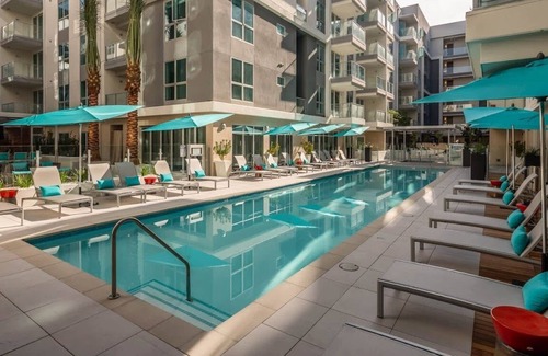 Wilshire Center Apartment | Cozy 2-bedroom apartment in charming Los Angeles with fitness room, WiFi